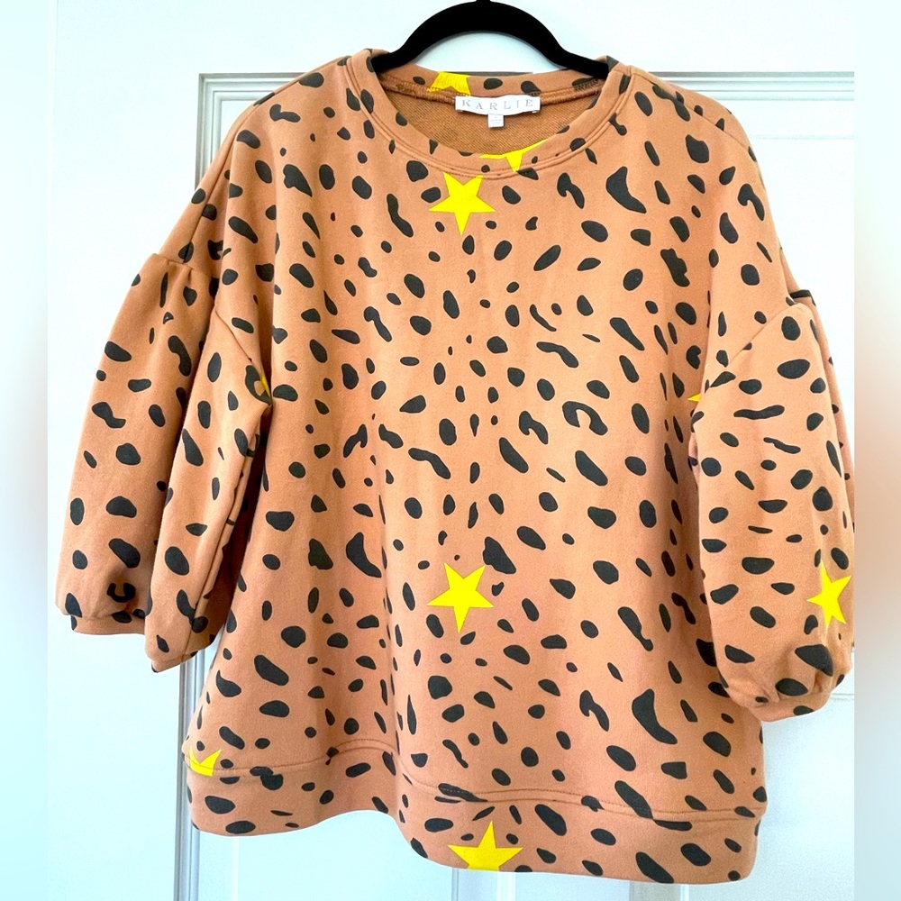 Karlie Cheetah/Star Detail Puffy/Droopy Sleeve Sweatshirt. Large. NWOT.